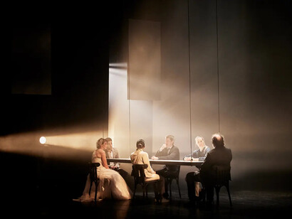 Ombres portées. Avec l'aimable autorisation du Les Célestins, Théâtre de Lyon