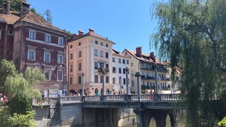 Il ponte dei calzolai sul fiume Ljubljanika, Lubiana, Slovenia. Foto di Flavius Roversi