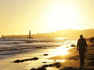 Montecito, California, USA, sits between the Santa Ynez Mountains and the Pacific Ocean, enjoying a warm Mediterranean climate