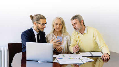 Les comparateurs d’assurances. Outils peu coûteux de pérennisation de la relation client, sont loin de lui apporter une réponse répondant à ses besoins et à ses attentes