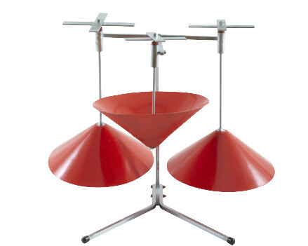 14 Structures sonores et pédagogiques
Bernard (*1917) und François (*1920) Baschet1977/1983ParisStahl, Nirosta-Stahl, Eisen, Duralumin, Glas, Glasfiber, Pappe, Kunststoff, Schaumstoffdiverse Größen; D Schalltrichter 68 cm