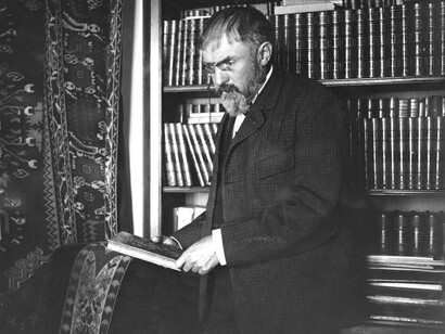 Henri Poincaré estableció el grupo fundamental de un espacio topológico