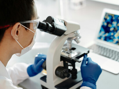 La proteómica clínica transforma grandes volúmenes de datos moleculares en decisiones diagnósticas más precisas y personalizadas