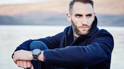 Modelo masculino de la colección de relojes Hugo Boss