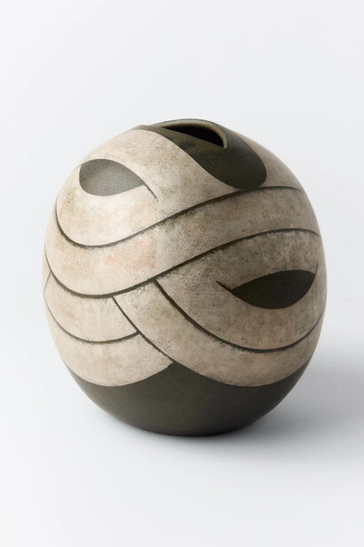 Kawai Kanjirō, Three-colour flattened jar. Courtesy of Carpenters Workshop Gallery