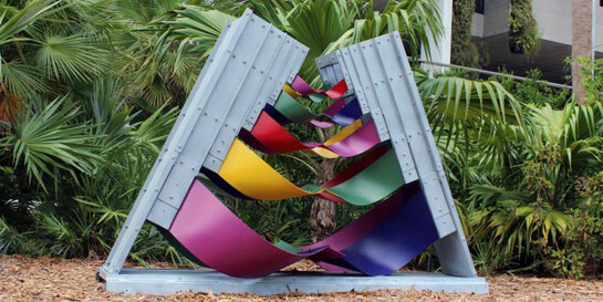 Edgar Negret, Fiesta Andina, 1992, Painted aluminum. Collection Pérez Art Museum Miami, gift of Jorge M. Pérez.