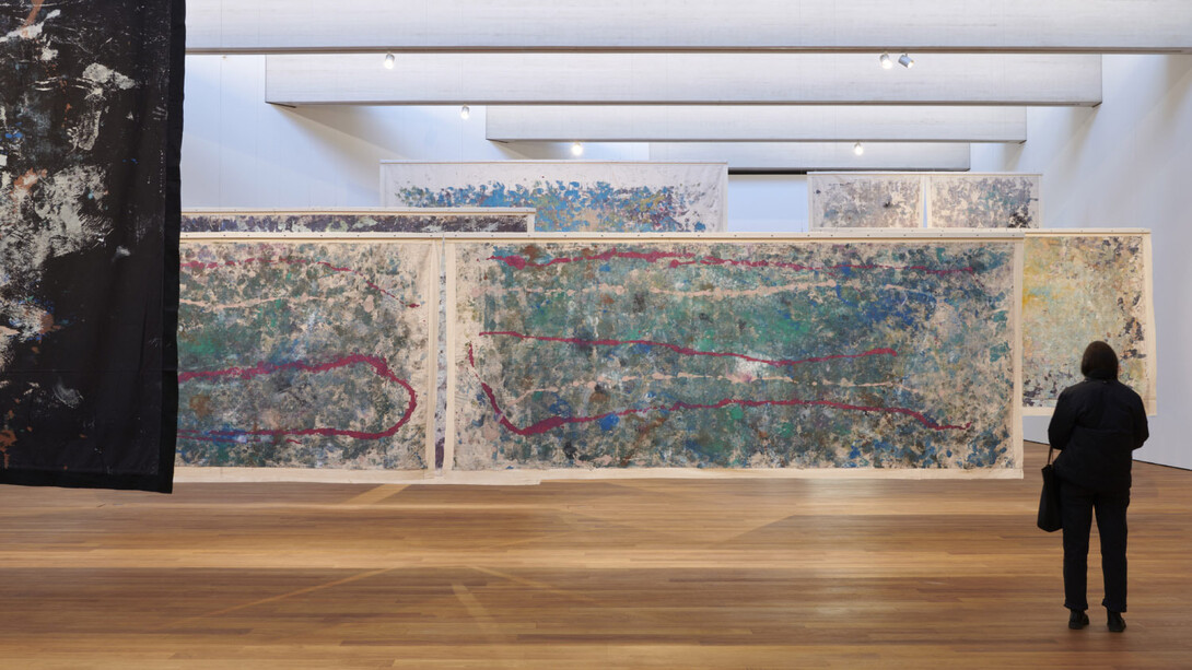 Igshaan Adams, Between then and now , vue de l'exposition. Avec l'aimable autorisation de Mudam