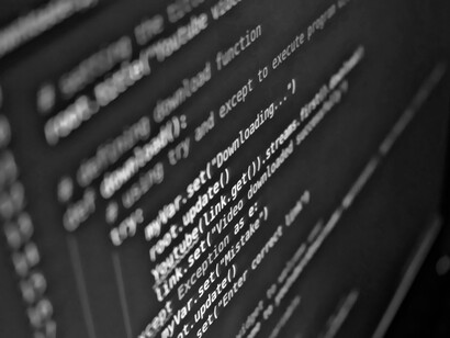 La competencia entre China y Estados Unidos ya no se define únicamente por tanques o soldados, sino por inteligencia artificial, semiconductores y control de datos