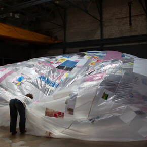 Studio Rat, Parachute, exhibition view. Courtesy of Arsenal Contemporary Art