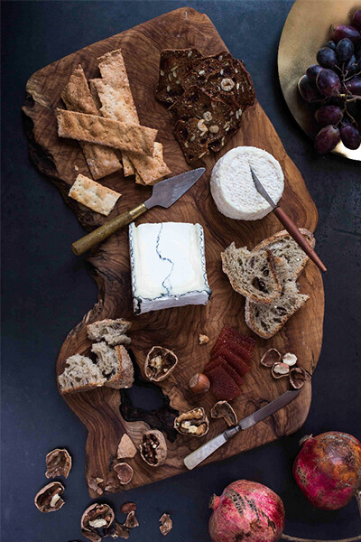 Holiday tabletop and cranberry tart © Chloe Crespi 