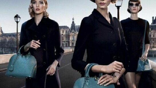 Girls with a bag colletion in Paris