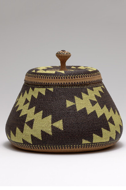 Elizabeth Hickox, Trinket basket, ca. 1915. Courtesy of De Young Museum
