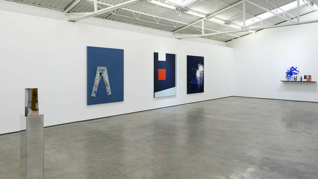 Josephine Meckseper, Exhibition view. Courtesy of Proyectosmonclova