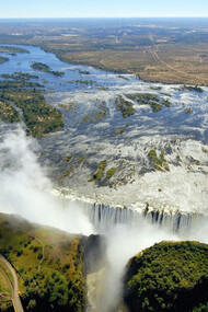 Vista aérea de las cataratas Victoria en la frontera de Zambia y Zimbabue