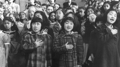 Niños realizando el juramento a la bandera, abril de 1942, Dorothea Lange