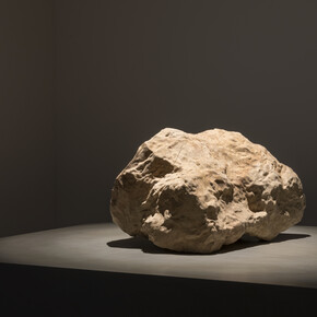 Perejaume, Madera adorada en piedra / piedra adorada en madera (2021). Courtesy Nogueras Blanchard, Barcelona/Madrid. Photography Roberto Ruiz