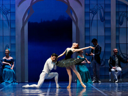 Il lago dei cigni musicato da Pëtr Il'ič Čajkovskij presso il Teatro Nuovo di Verona 