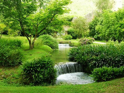 In vari passi Omero accompagna la descrizione dei personaggi con quella della natura circostante