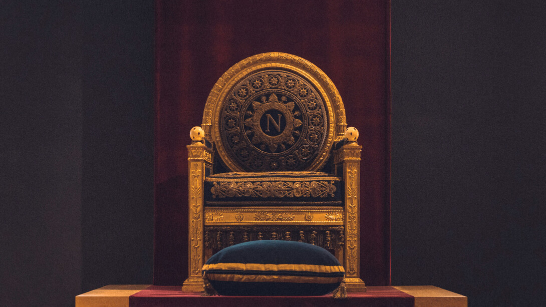 ¿Acaso no tengo méritos suficientes, con treinta y ocho libros escritos y ochenta y cinco años de edad?