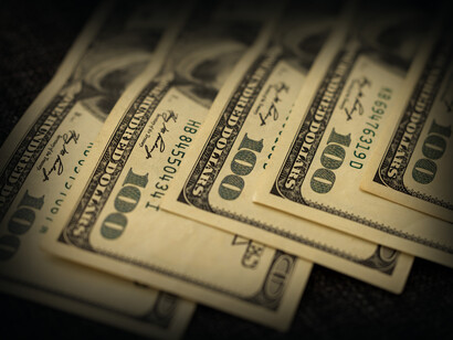 Fajo de billetes de 100 dólares