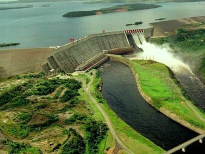 Gran represa hidroeléctrica del Guri 
