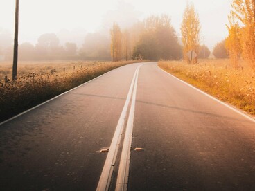 Depois do Natal, se não tinha carona dos tios, partia-se da rodoviária para se chegar a Itaguara, e ancorar — de acordo com uma das versões para o nome da cidade, da variação ancestral tupi-guarani ita-yguara — como uma habitante da pedra