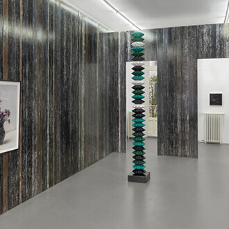 Gregor Hildebrandt, Manchmal sehn ich mich nach einem fremdem Leben, exhibition view. Courtesy of Galleria Mezzanin