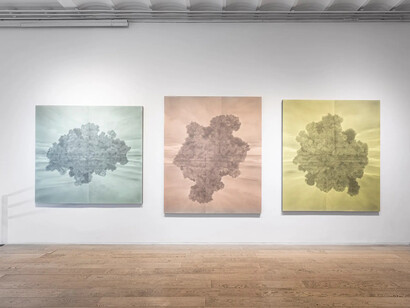Patrick Gläscher ¿Si fuera aquello una isla? vista de exhibición. Cortesía de la Galería Praxis 