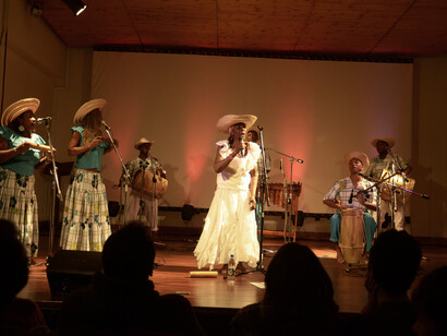 María Faustina Orobio Solís in un suo spettacolo, ph. Lucho Osorio Paez (Resistencia Music)