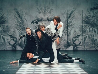 Bunbury. Ernst sein is everything! Courtesy of the Deutsches Theater