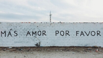 Más amor y menos muros