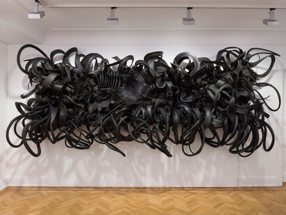 Chakaia Booker, Empty seat, exhibition view. Courtesy of David Nolan Gallery 