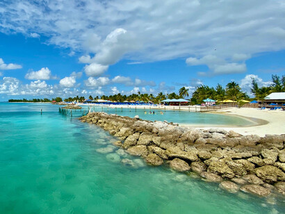 Nunca he olvidado, ese atisbo instantáneo y eterno, de ser mar a la orilla del mar, de la unicidad, de la energía resonante del amor, que abarcaba todo y no desplazaba nada