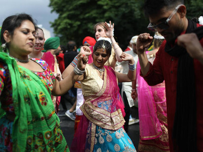 Indians dance to techno