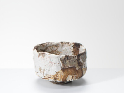 Ewen Henderson, Tea bowl, stoneware, 9 x 14 cm, courtesy of Erskine, Hall & Coe Ltd.; Photography by Michael Harvey
