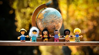 La pace non è soltanto l’assenza di guerra, ma il risultato di un equilibrio fondato su istituzioni solide, sviluppo e cooperazione