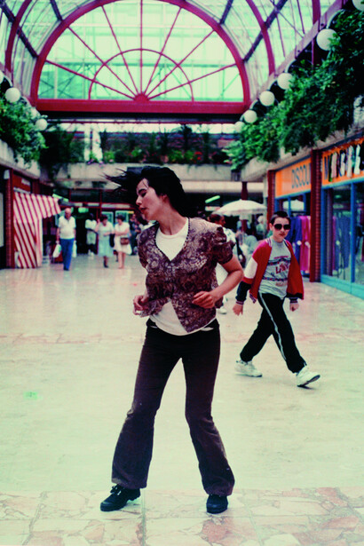 Gillian Wearing, Dancing in Peckham, video still, 1994 © Gillian Wearing, courtesy Maureen Paley, London