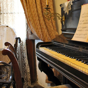 Gabinete, Exhibition view. Courtesy of Museo Unicaja de Artes y Costumbres Populares