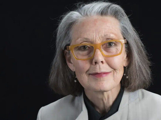 Anne Patricia Carson, nacida en Toronto, Canadá el día 21 de junio de 1950, académica y poetisa. Premio Nobel de Literatura 2026