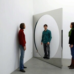 Jeppe Hein, Corner Wall, 2013. Courtesy of De Buck Gallery