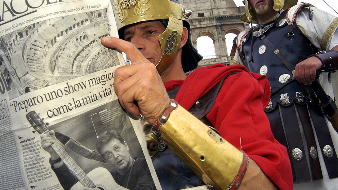 I Centurioni davanti al Colosseo