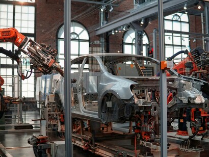 Sito di produzione automobilistico: "Fino agli anni ’60 del secolo scorso, il mercato era – si diceva – dei produttori: ciò voleva dire che l’economia era caratterizzata da una scarsità dell’offerta rispetto alla domanda, con le eccezioni che venivano chiamate crisi"