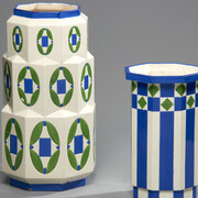 Vases en faïence fine de V&B Luxembourg, conçus par Jean Curot (1882-1954) pour l'Exposition internationale de Paris 1925 (© Collection privée, photo T. Lucas).

