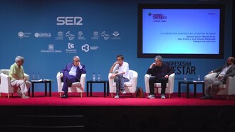 De izquierda a derecha: Baltasar Garzón, Manuel Rivas, Iñigo Errejón, Juan Cruz y Manuel Torres. Diálogos con Juan Cruz. Congreso de la Sabiduría y el Conocimiento. Córdoba, 2017, España /...Errejón, portavoz de una formación «alternativa» y feminista, de convicciones republicanas, ha sido objeto de denuncias en comisaría por acoso sexual y maltrato por parte de mujeres