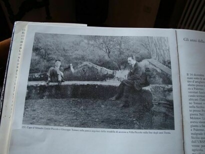 Nella foto, Lucio Piccolo con il cugino Giuseppe Tomassi di Lampedusa.  
