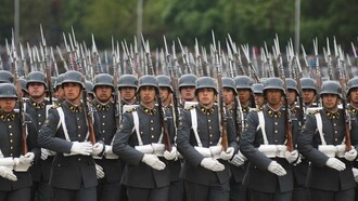 Miembros del Ejército de Chile en un acto oficial en Santiago de Chile