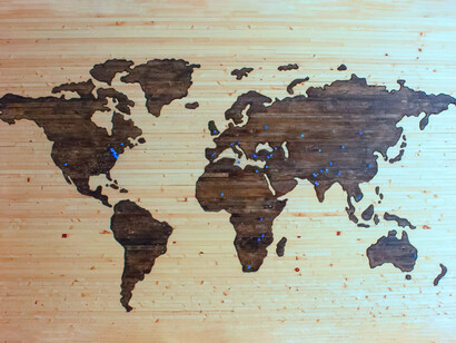 Si nos ponemos a prestar atención, en diferentes lugares del mundo podemos encontrar llamativas repeticiones de palabras o letras en los apellidos