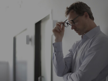 In the 90-second window of escalating fear, proactively use the 5-second rule to shift habits and manage anxiety effectively