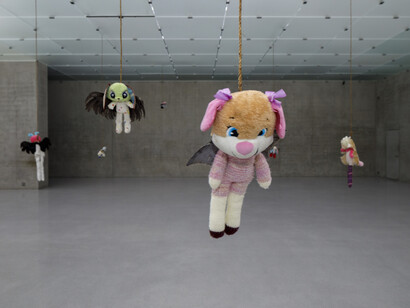 Precious Okoyomon, One either loves oneself or knows oneself, ansicht der ausstellung. Mit freundlicher genehmigung von Kunsthaus Bregenz