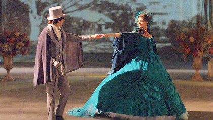 Capitu e Bentinho em cena da minissérie da Globo de 2008